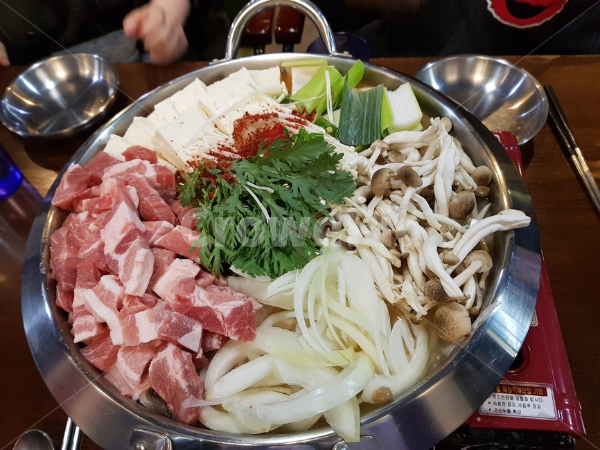김치찌개,돼지고기,돼지고기김치찌개,찌개,맛집
