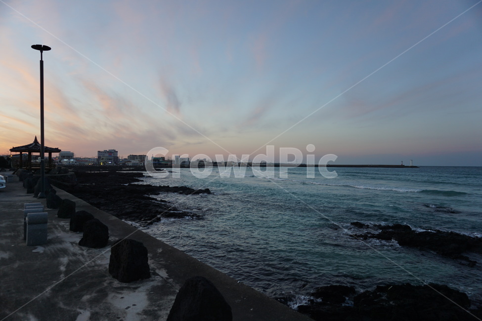 바다,해질녘,blue,돌,제주,nature,자연,outdoors,옥외,dusk,새벽,dawn,일몰,황혼,하늘,redsky,붉은하늘,제주도,제주하늘,석양,노을,jeju,jejudo,sky,bluesky,sunset,마을,자연,풍경,nature,landscape