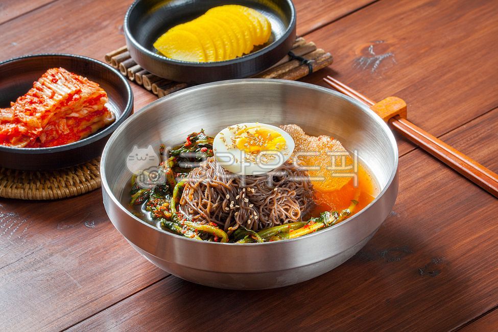 열무냉면,열무국수,열무김치,김치,국수,냉면,계란,달걀,단무지,면,계절음식,계절메뉴,여름음식,별미,간편식,점심,점심식사,음식점,식당,면요리,전통음식,민속음식,전통요리,한국음식,한식,한국요리,한국음식점,먹거리,비빔냉면,물냉면,비냉,물냉,열무비빔냉면,열무비빔국수,비빔국수,물김치,food,그릇,음식,식사,접시