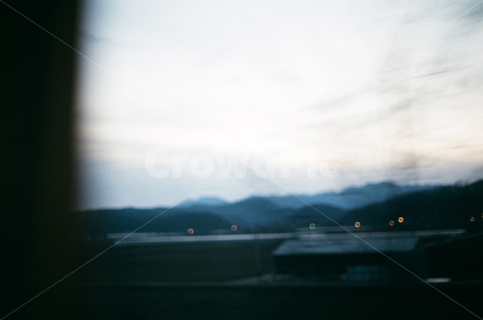 버스,창가,시간,흐름,창밖풍경,window,flowoftime,bus,time,flow,산,하늘,시골
