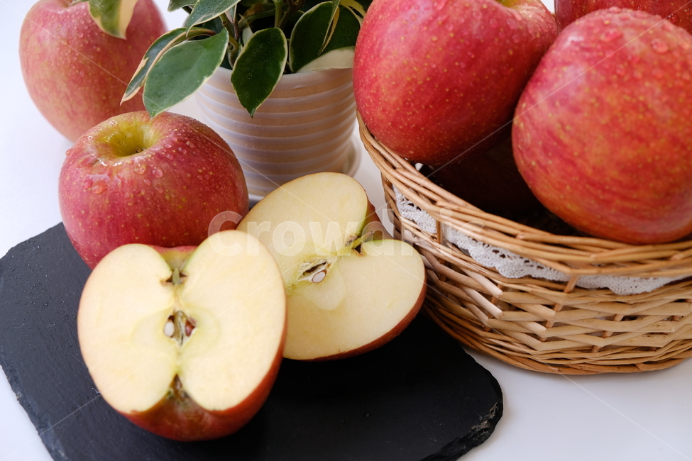 사과,부사,과일,달콤,신선,식품,음식,apple,fruit,sweet,fresh,food,음식,식재료,요리,food,cook,meal,dishes,food reserves,과일,열매,fruit