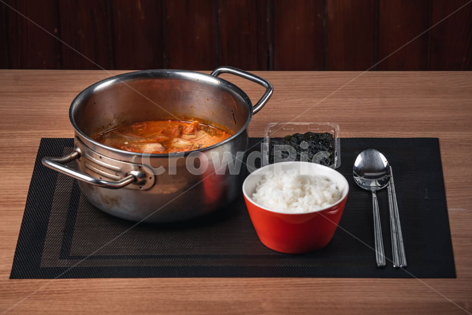 white rice,soup,chili,dining table,chopsticks,hot,pot,kimchi soup,steam,kimchi,stew,jjigae,spicy,dinner,delicious,kimchijjigae,meal,spoon and chopsticks,traditional,Ham stew,Spoon,tasty