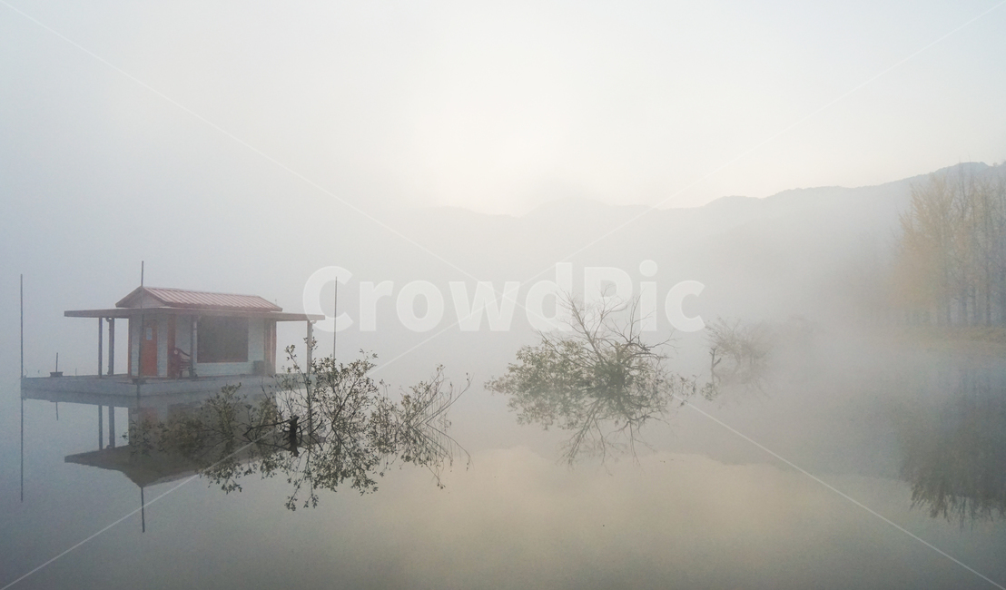 호수,방갈로,낚시,낚시터,여명,안개,가을,계절,새벽,자연,풍경,nature,landscape,한국자연풍경,한국자연경관,korea nature landscape,weather,날씨,outdoors,옥외