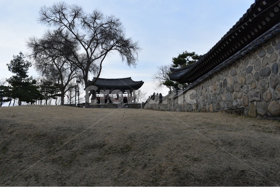 진주성,성벽,자연풍경,나무,잔디,한국전통,한국문화,korean traditional,korean culture,건축물,건물외관,exterior,building,structure,architecture,construction
