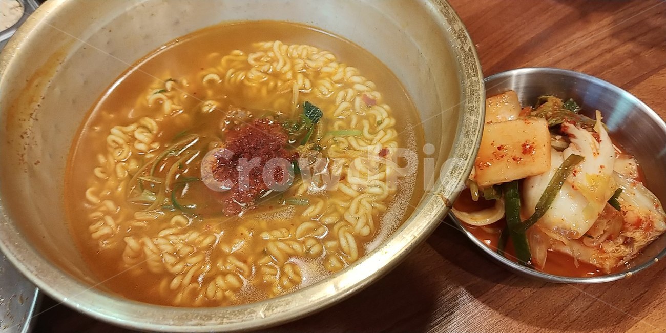 라면,음식,국물,매운음식,김치,음식,식재료,요리,food,cook,meal,dishes,food reserves,면류,면요리,noodles,한식,한국음식,한국요리,korean food,korean dishes,korean meal,korean cook