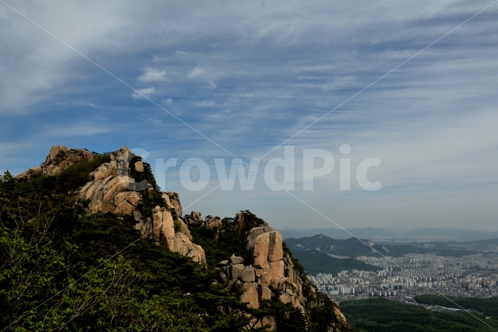 북한산,경치,좋은날,구름,산,자연,풍경,nature,landscape,한국자연풍경,한국자연경관,korea nature landscape,도시,city,한국도시풍경,한국도시경관,korea cityscape,cliff,낭떠러지,outdoors,옥외,promontory,곶