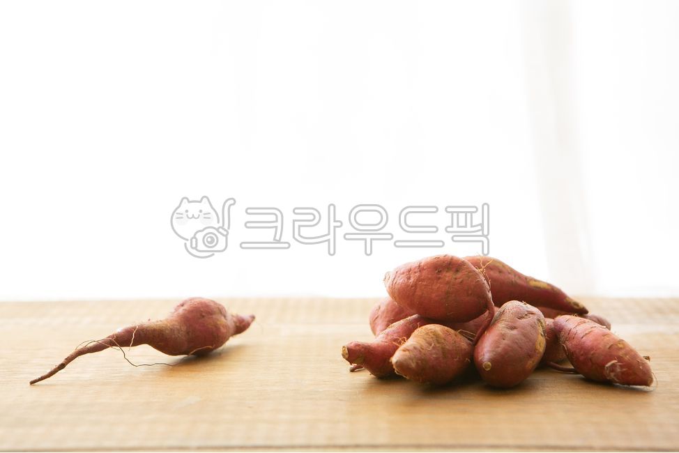 chestnut sweet potato,sweet potato,Fresh sweet potatoes,Pumpkin Sweet Potato,vegetable,food,seasonal food,fall food ingredients,Roasted Sweet Potato,Beni Haruka,autumn,diet food,Seasonal ingredients