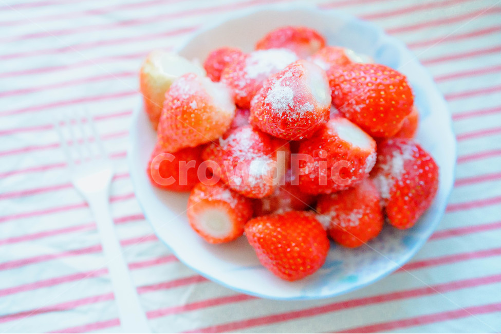 딸기,스트로베리,strawberry,과일,fruit,계절과일,빨간색,red,달콤한,후식,음식,제철과일,디저트,빨강,sweet,간식,음식,식재료,요리,food,cook,meal,dishes,food reserves,과일,열매,fruit