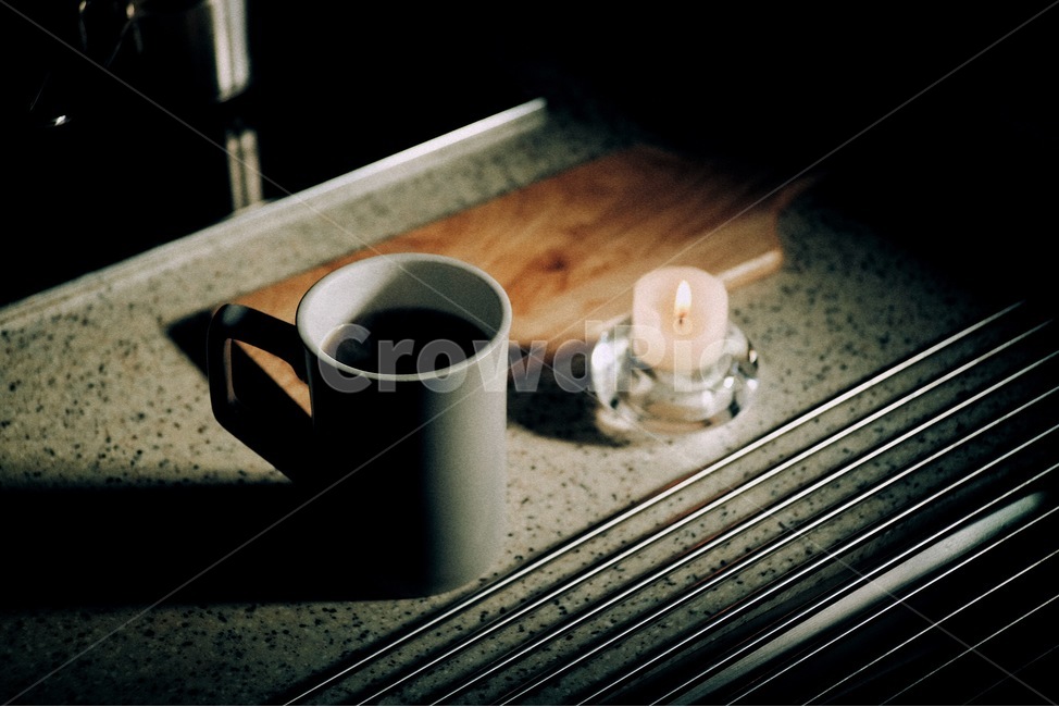 머그컵,잔,도마,양초,캔들,그림자,cup,candle,커피,카페,coffee,cafe,감성,sensible,feeling
