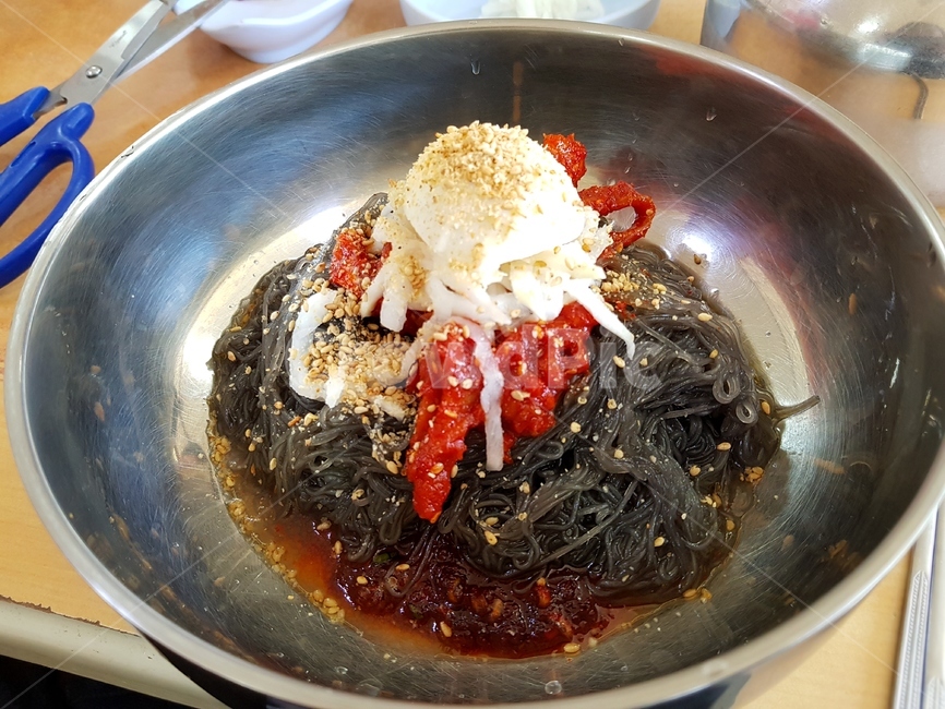 회냉면,음식,냉면,여름,비빔냉면,food,coldnoodles,여름,계절,summer,season,음식,식재료,요리,food,cook,meal,dishes,food reserves,면류,면요리,noodles