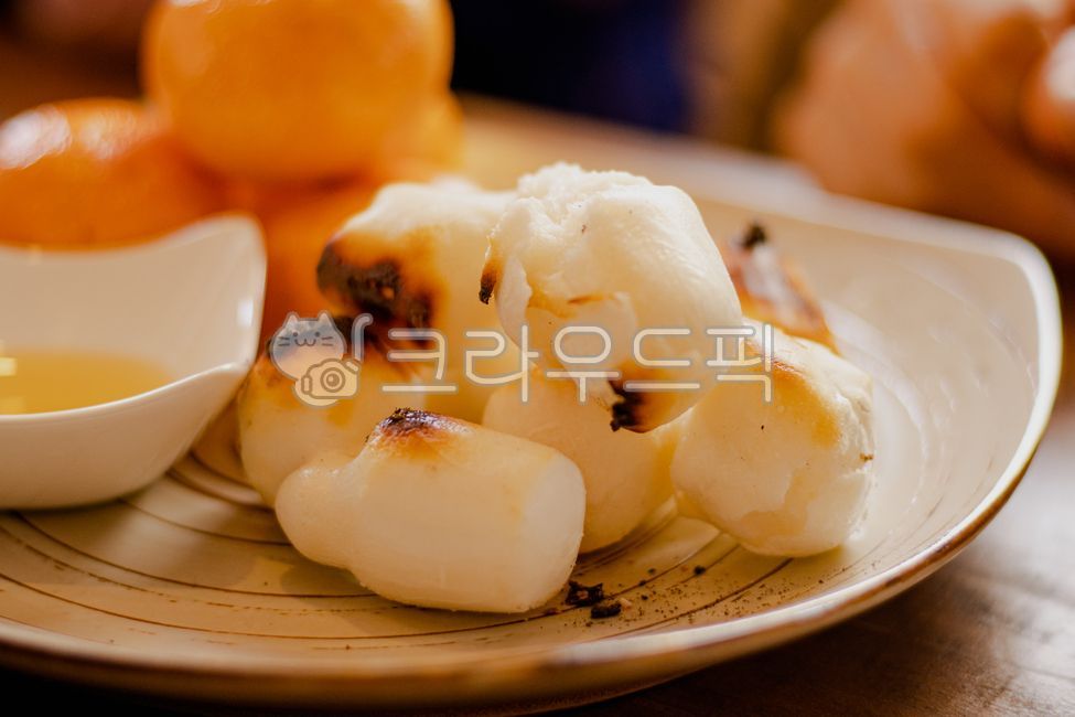 Rice cake,snack,traditional snack,plate,Roasted rice cake,food,korea,honey,sweets,tradition