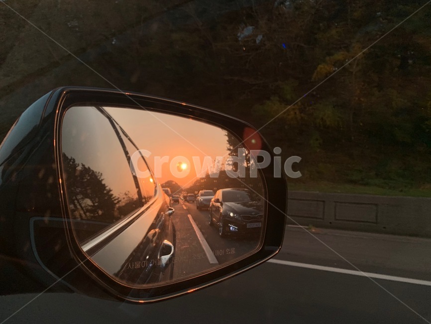 vehicle,차량,교통,automobile,차,car,sunglasses,색안경,accessory,부속품,accessories,부속물,백미러,사이드미러,노을,야경,저녁노을,night,감성,자동차,교통수단,사이드미러풍경,traffic,transportation,교통,교통수단,traffic,transportation