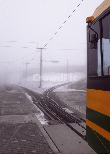 switzerland,train,fog,interlaken,railroadtracks,스위스,열차,안개,인터라켄,철길