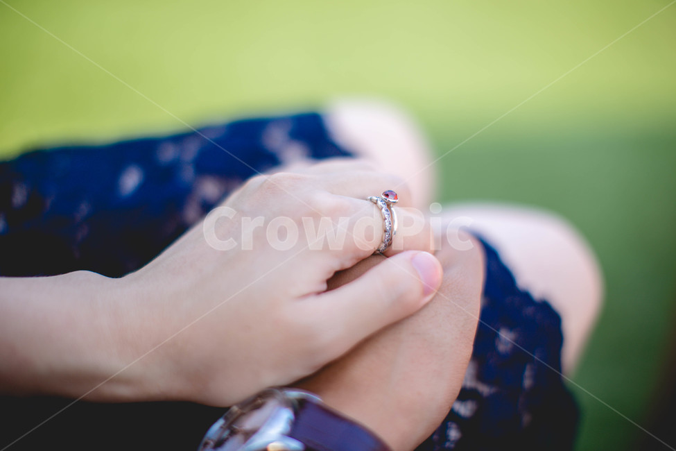 연인,깍지,반지,초록,사람,손깍지,커플,부부,손,손가락,연애,연출,컨셉,hand,feeling,couple,lover,emotion,lovely,love,human,사람,인물,인간,human,person,신체일부,몸,body
