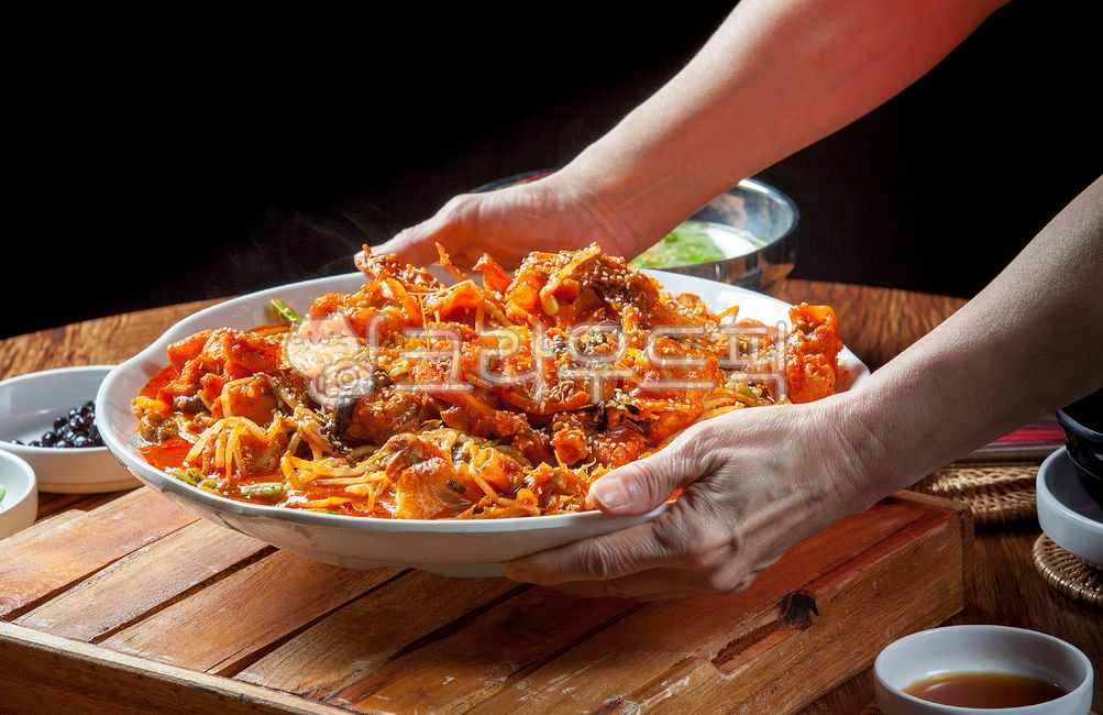 아구찜,해물,아구,아귀찜,아귀,해물찜,야채,채소,해산물,해물요리,아구탕,아귀탕,해산물요리,생선,콩나물,고니,미더덕,음식점,식당,먹거리,맛집,해물음식점,해산물음식점,미나리,깨,참깨,콩,콩자반,접시,food,음식,식사,나무트레이,원목트레이,원목,테이블,나무테이블,대나무,대나무받침,접시받침,원목받침,나무받침,라탄,라탄트레이,라탄받침,가위,집게,대나무살,한국음식점,한국전통음식,해물음식,해산물음식,음식,식재료,요리,food,cook,meal,dishes,food reserves