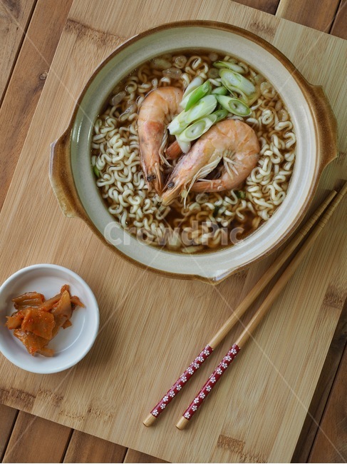 라면,새우라면,새우,한국음식,식품,한식,한국문화,한국,배경,음식문화,웰빙,문화,아시아,아시아음식,전통,음식,요리,면요리,국물,파,음식,식재료,요리,food,cook,meal,dishes,food reserves,면류,면요리,noodles