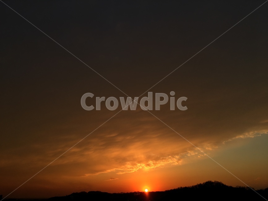 노을,구름,하늘,해질녘,풍경,자연,풍경,nature,landscape,outdoors,옥외,sunlight,햇빛,sky,sunset,일몰,dusk,황혼,dawn,새벽,red sky,붉은 하늘