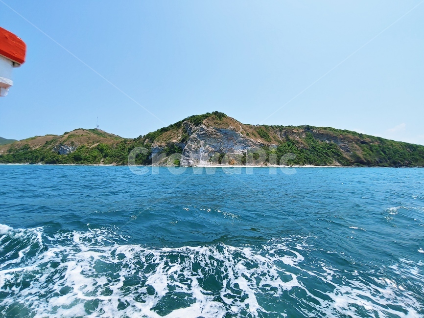 섬,바다,산,하늘,파도,자연,풍경,nature,landscape,land,땅,outdoors,옥외,water,물,sea,ocean,대양,shoreline,해안선