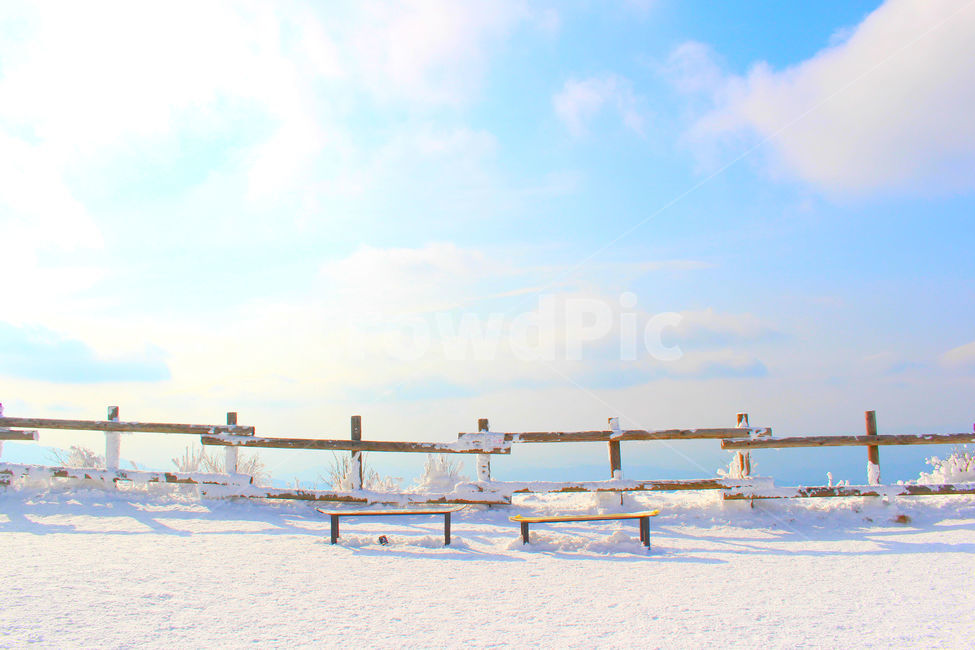 눈,구름,하늘,의자,휴식,bench,벤치,furniture,가구,화이트,흰색,white,겨울,계절,winter,season,자연,풍경,nature,landscape