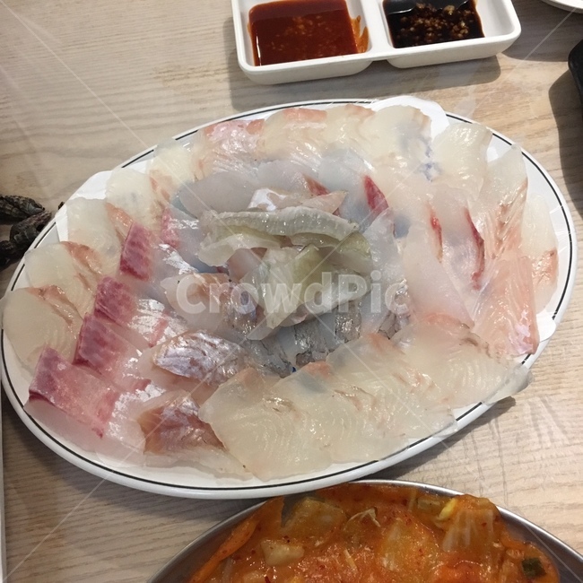 seafood,food,야식,술안주,혼밥,회,광어,우럭,지느러미,횟집