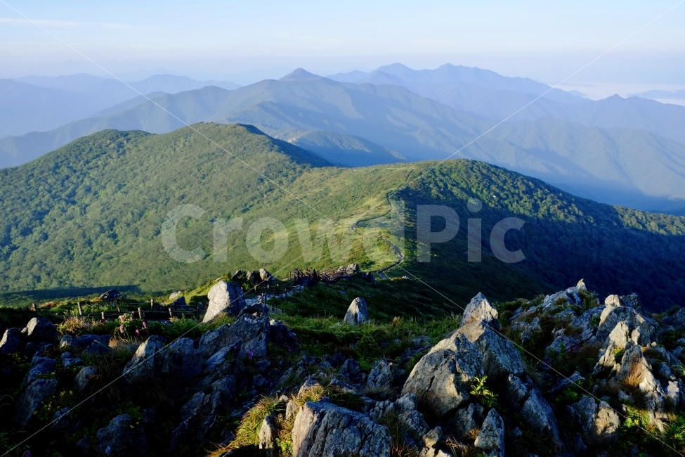 산,능선,자연,바위,등산,산길,덕유산,국립공원,한국산,한국풍경,풍경,자연풍경,자연,풍경,nature,landscape,한국자연풍경,한국자연경관,korea nature landscape,outdoors,옥외,mountain range,산맥,mountain