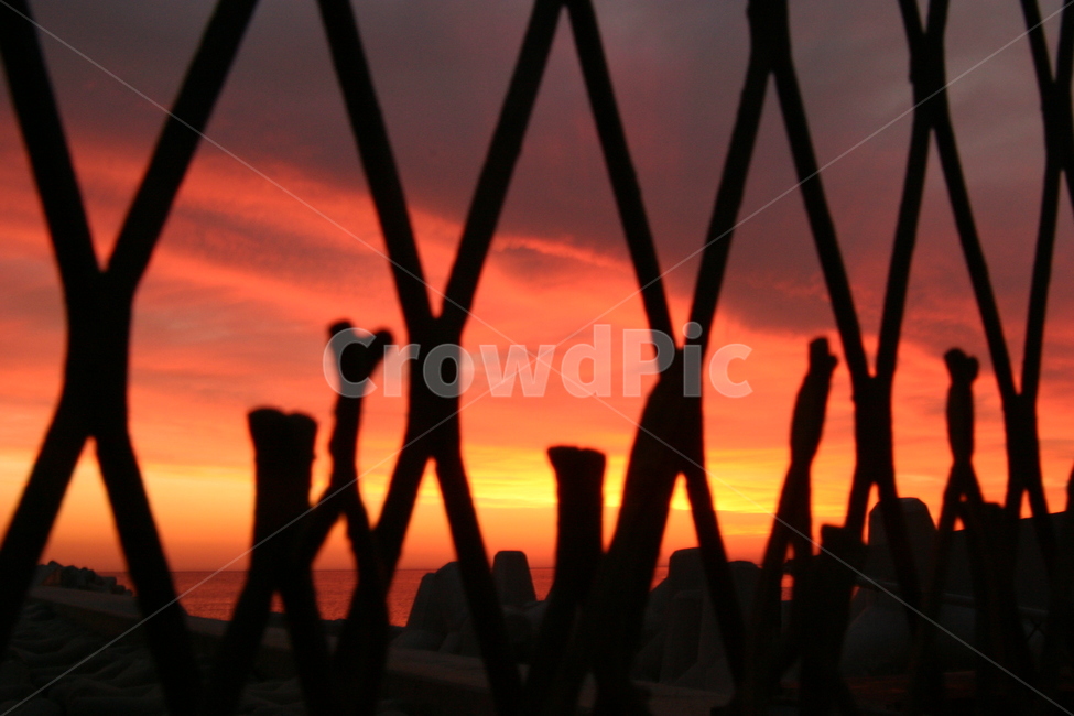 일몰,sunset,바다,해안가,sea,beach,동해,아름다운,빨강,바닷가,화려한,자연,nature,하늘,sky,cloud,구름,햇빛,햇살,sunlight,sunshine,태양,sun,풍경,landscape,view,scenery,배경,자연이미지,경치,해질녁,장엄한,석양,노을,붉은노을,불타는,황혼,땅거미