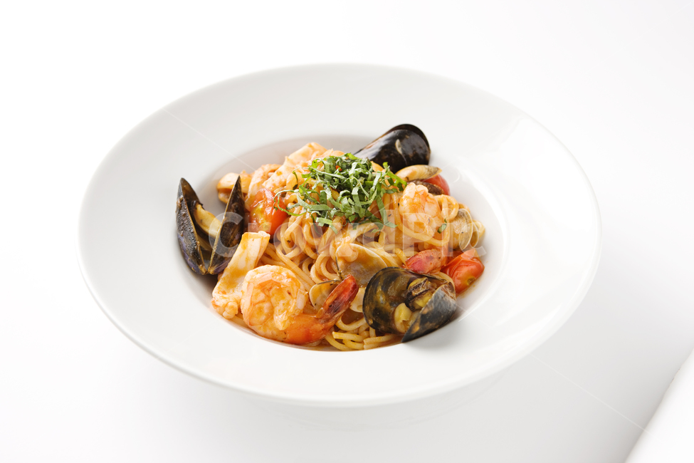 atmosphere,date,plating,Seafood tomato spaghetti,spaghetti,deco,plate,pasta,decoration,italy,noodle dish,Italian food,noodles,restaurant,cuisine,delicious,food,eating out,italyfood