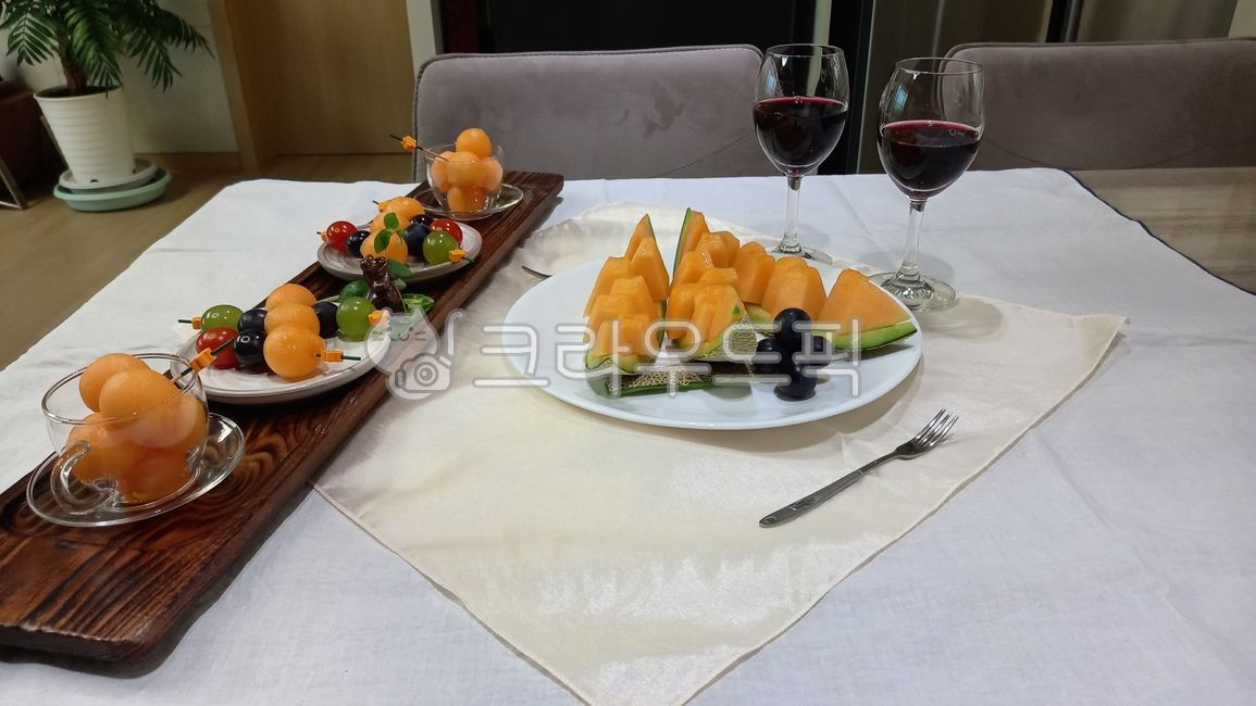 wine snacks,Fruit snacks,fruit,melon,red melon