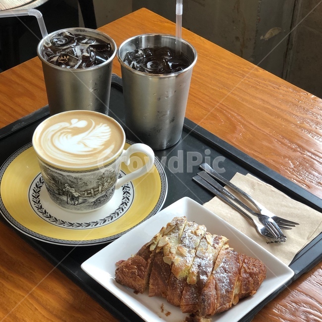cup,컵,coffeecup,커피컵,커피,카페,빵,카페라떼,아메리카노,아이스아메리카노,갬성,감성사진,음식,식재료,요리,food,cook,meal,dishes,food reserves,디저트,간식,후식,dessert,snack