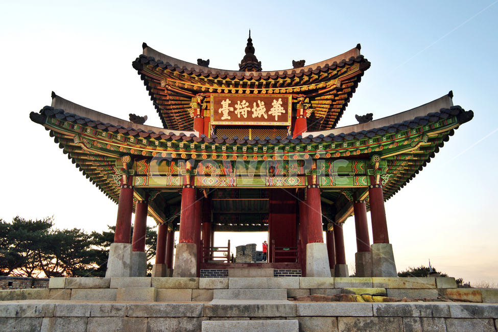 서노대,화성장대,수원화성,화성,유네스코세계문화유산,수원,장대석,모임지붕,지휘소,조선시대,고건축,한국전통,한국문화,korean traditional,korean culture,건축물,건물외관,exterior,building,structure,architecture,construction