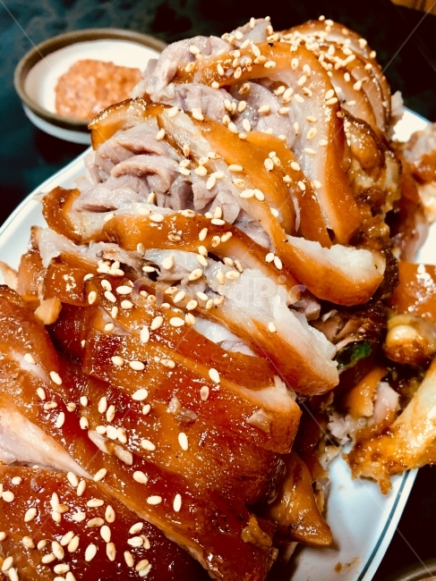 족발,족발사진,돼지족발,세로사진,돼지고기,돼지,음식,한국음식,한식,메뉴,메뉴사진,쌈장,맛집,족발맛집,요리,음식,식재료,요리,food,cook,meal,dishes,food reserves,육류,고기,meat,한식,한국음식,한국요리,korean food,korean dishes,korean meal,korean cook