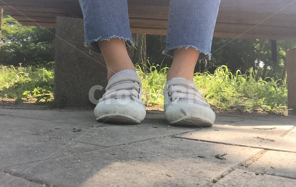 발,다리,신발,인물,땅,사람,인물,인간,human,person,신체일부,몸,body