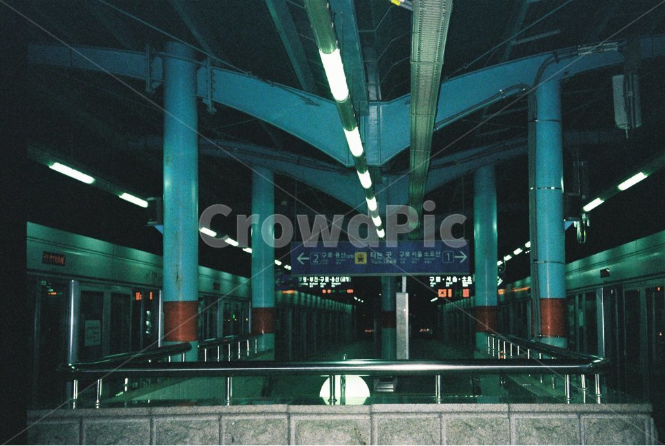 지하철,전철,지하철역,전철역,필름사진,필름,교통,교통수단,traffic,transportation