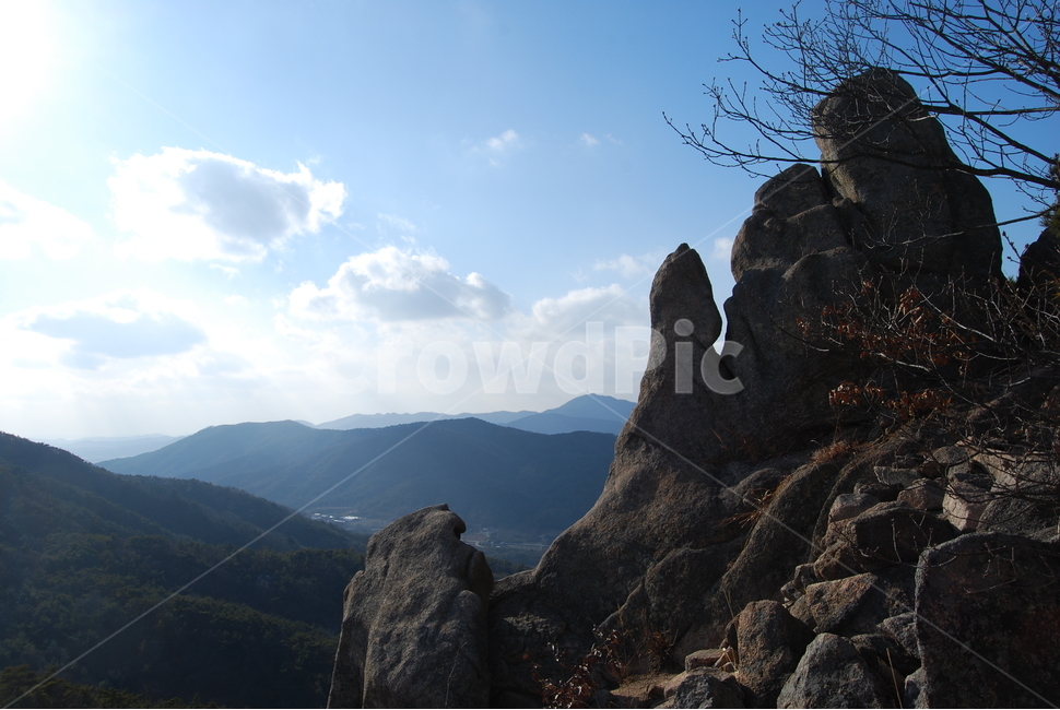 용봉산,홍성군,용바위,최영장군활터,문화유적,용봉사마애불,돌,산행,힐링,자연,감성,등산,계절,여행,한국,한국명산,한국등산,풍경,눈,나무,하늘,바람,바람소리,환경,생태계,산,땅,자연,풍경,nature,landscape,한국자연풍경,한국자연경관,korea nature landscape,outdoors,옥외,cliff,낭떠러지