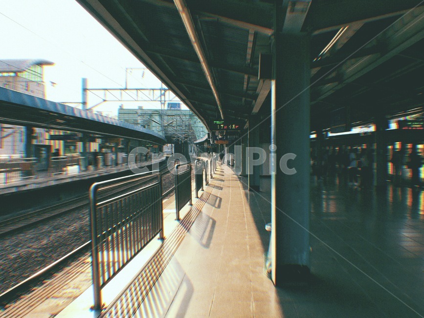 지하철,햇빛,지하철역,철도,그늘,사람들,대중,군중,other people,crowd,교통,교통수단,traffic,transportation