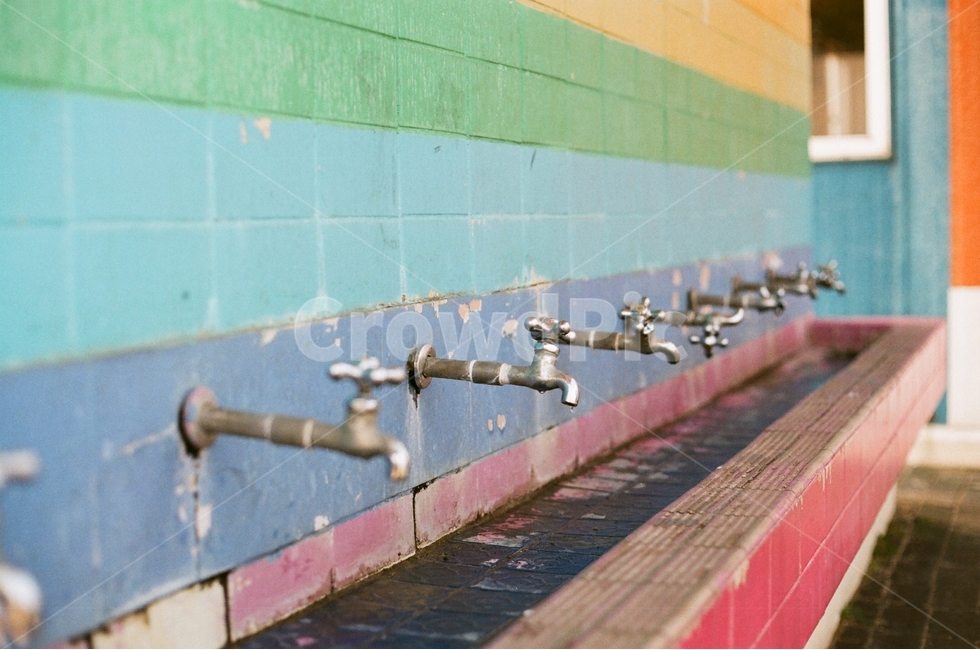 수돗가,페인트,원색,colorful,색깔,color,필름사진,감성,sensible,feeling,빈티지사진,빈티지느낌,빈티지감성,vintage
