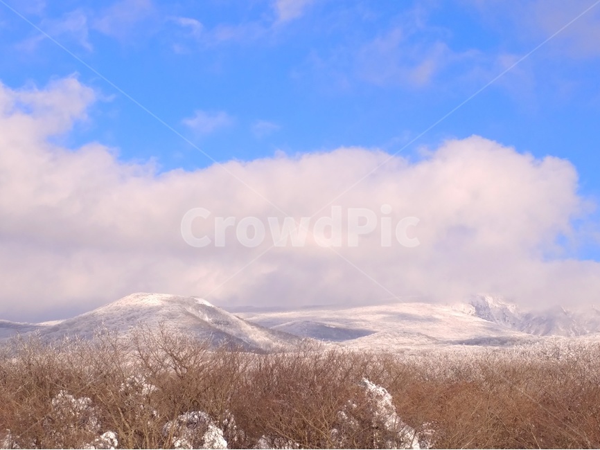 눈,겨울,풍경,감성,제주,제주풍경,하늘,구름,자연,바다,파도,겨울,계절,winter,season,자연,풍경,nature,landscape,한국자연풍경,한국자연경관,korea nature landscape,제주도,jeju,jeju island,outdoors,옥외,mountain,산,mountain range,산맥