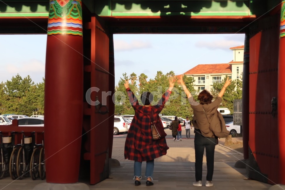 인물,가족,사람,그림자,전통,감성,뒷모습,만세,자유,기쁨,한국전통,한국문화,korean traditional,korean culture,사람,인물,인간,human,person,여성,여자,woman,female,lady
