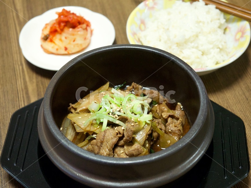 한국음식,식품,한국문화,음식,한국,배경,건강한식생활,웰빙,문화,아시아,아시아음식,접시,전통,한식,불고기,뚝빼기불고기,뚝빼기,소불고기,소고기,점심식사,음식,식재료,요리,food,cook,meal,dishes,food reserves,한식,한국음식,한국요리,korean food,korean dishes,korean meal,korean cook