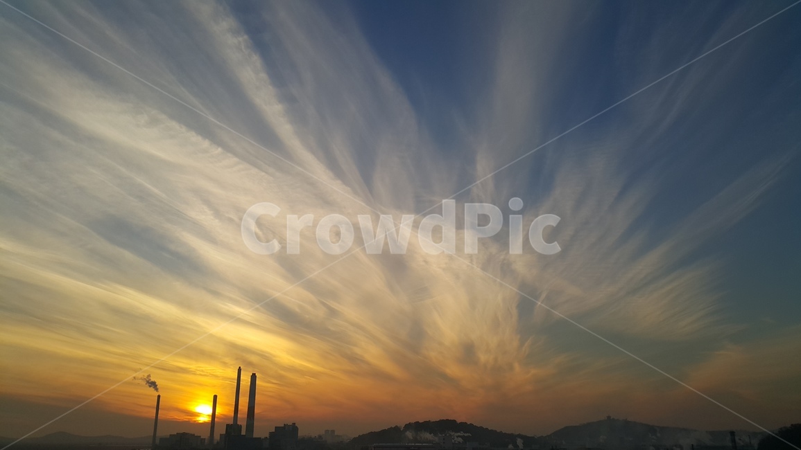 노을,하늘,구름,파랑,태양,sunset,sky,cloud,blue,sun,자연,풍경,nature,landscape,outdoors,옥외,dusk,황혼,일몰,dawn,새벽,red sky,붉은 하늘