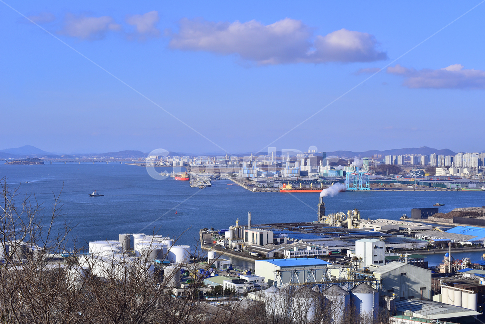 항구,북항,인천북항,해안,바닷가,도시,건물,건축물,국제항구,outdoors,옥외,landscape,경치,scenery,풍경,바다,물류창고,배,선박,배경,바탕,백그라운드,산업단지,factory,공장,산업,industry,industrial