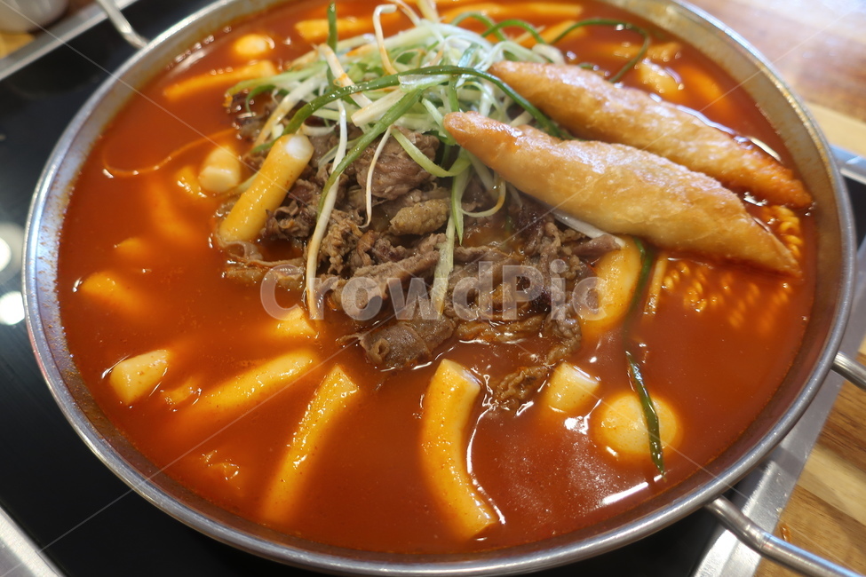 국물,떡볶이,쌀떡,밀가루떡,만두,라면,사리,고기,간식,음식,먹거리,음식,식재료,요리,food,cook,meal,dishes,food reserves