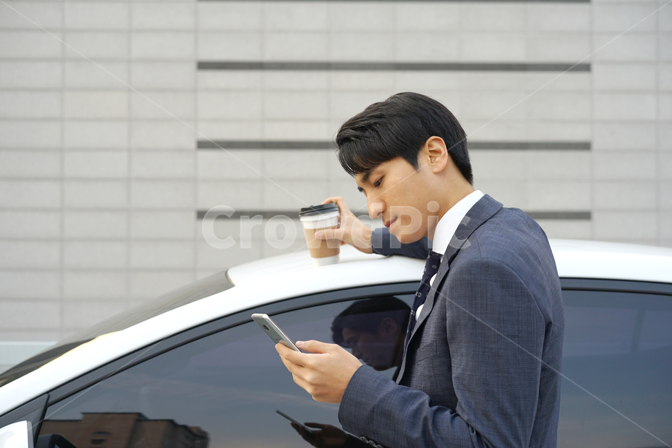 남성,남자,비즈니스,회사원,직장인,정장,양복,슈트,사업가,영업사원,자동차,사람,인물,인간,human,person,남성,남자,man,male,산업,industry,industrial,비즈니스,사업,business,service,work