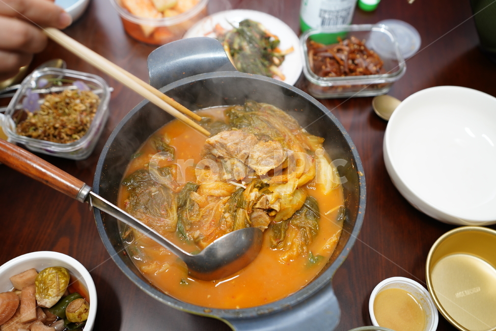 감자탕,한식,음식,식사,먹거리,집밥,국물,국물요리,요리,찌개