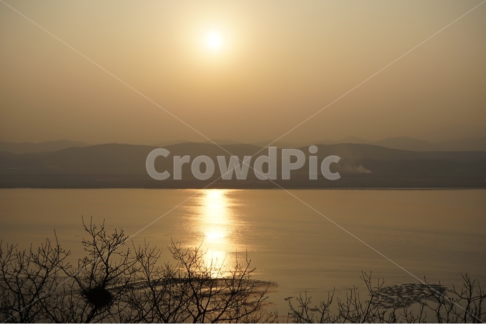 낙조,태양,강,하늘,자연,해,고요,적막,따스함,나무,산,겨울,desolationriver,nature,stillness,silence,scenery,river,winter,trees,solitude,일몰,자연,풍경,nature,landscape,sunlight,햇빛,outdoors,옥외,light,빛,flare,플레어