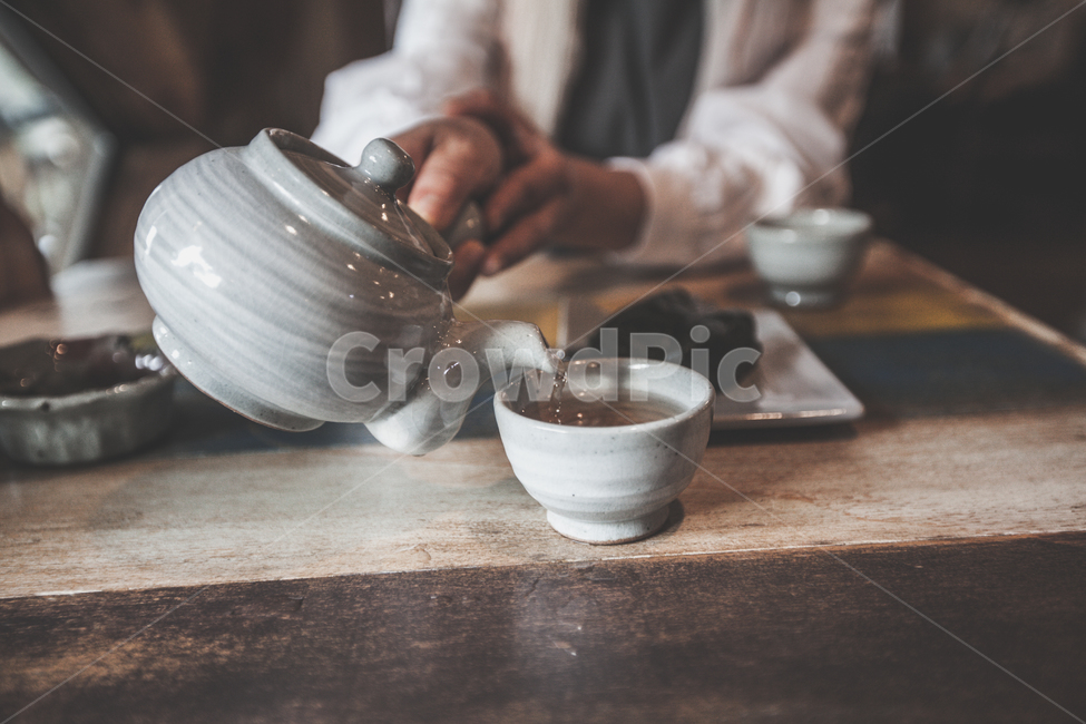 전통차,다도,차,한방차,전통,한국전통,한국문화,korean traditional,korean culture,사람,인물,인간,human,person,신체일부,몸,body,음료수,drink,beverage,감성,sensible,feeling,휴식,힐링,rest,relaxation,healing