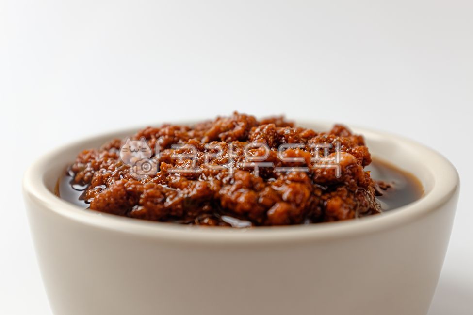 토마토페스토,토마토,페스토,토마토소스,소스,양념,이탈리아음식,이탈리아문화,허브,올리브유,치즈,음식,식사,식품,식료품,재료,식재료,음식재료,클로즈업,짭짤한,새콤한