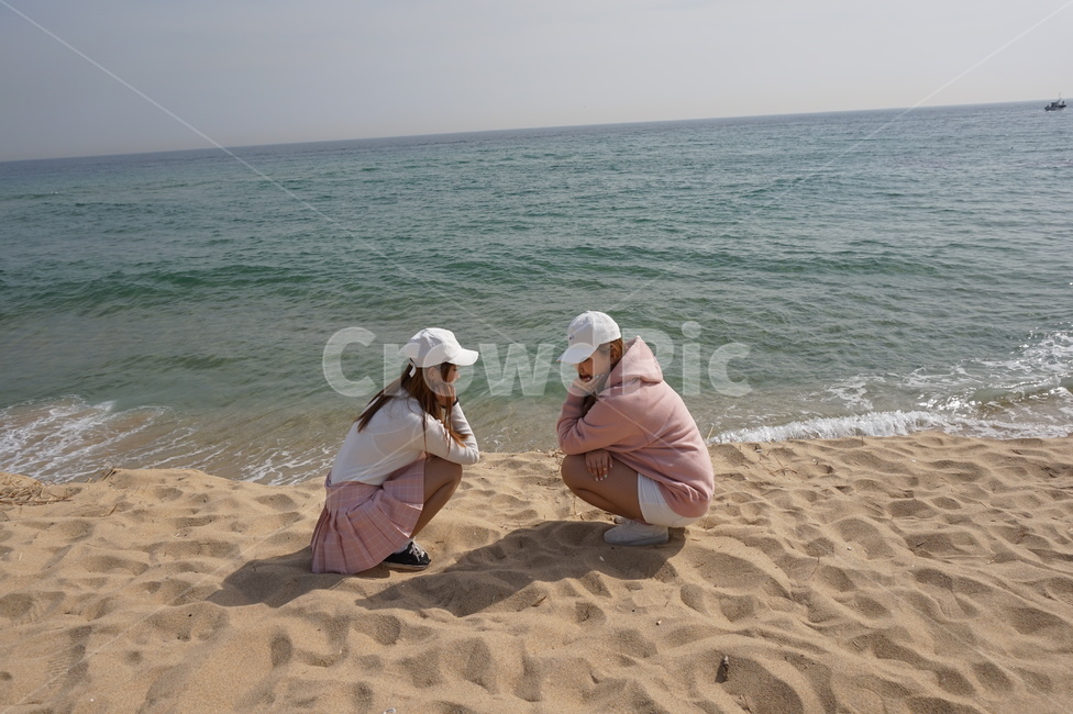 여자,분홍옷,바다,해변,뒷모습,옆모습,사람,인물,인간,human,person,여성,여자,woman,female,lady