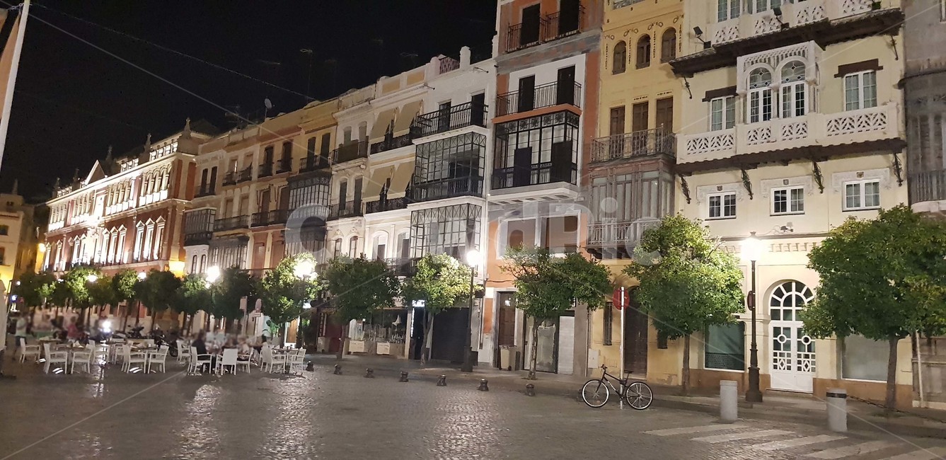anightscene,background,spain,sevillia,road,nightdistance,midnight,astreetlamp,light,waking,스페인,세비야,야경,배경,길,밤거리,자정,가로등,불빛,산책,야경,밤,풍경,nightscape,night,landscape,도시,city,해외,외국,세계,foreign,oversea,world,세계도시풍경,해외도시풍경,외국도시풍경,world cityscape,downtown,도심,시티,building,건물,urban,어반,town,architecture,건축물