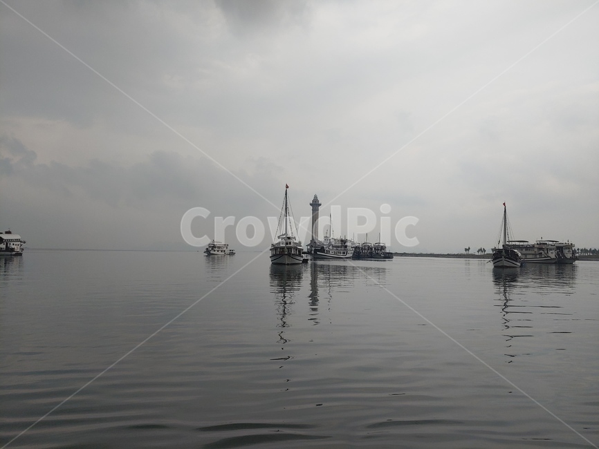 선박,물,보트,boat,vehicle,water,교통,transportation,흑백,모노톤,monochrome,black and white,어업,fishery,fishing industry